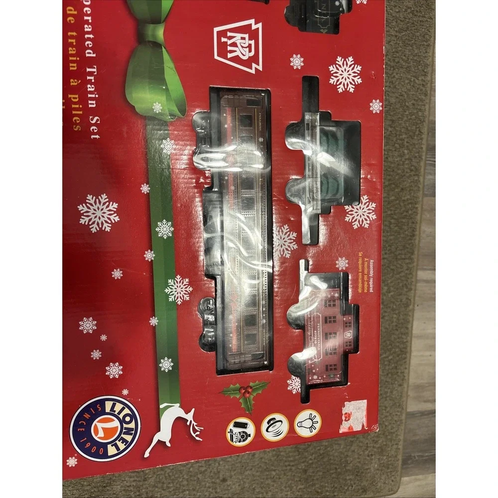 NEW Lionel 37-Piece Battery Operated Christmas Railroad Train Set Penn 712070